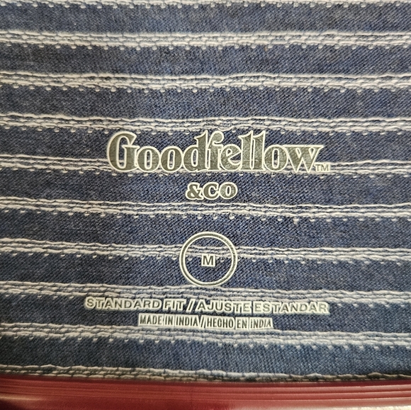 NWT Goodfellow & Co v-neck tee size Medium - Picture 3 of 3